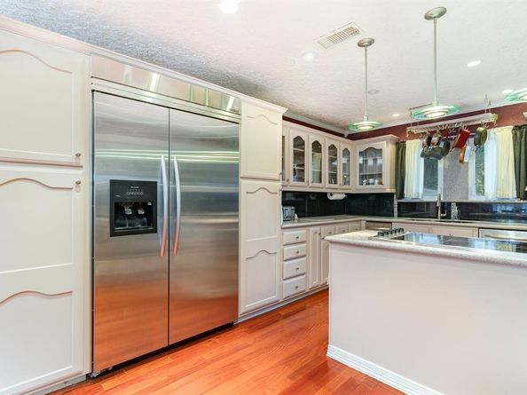 1515  Valley View Drive , Cedar Hill Texas 75104