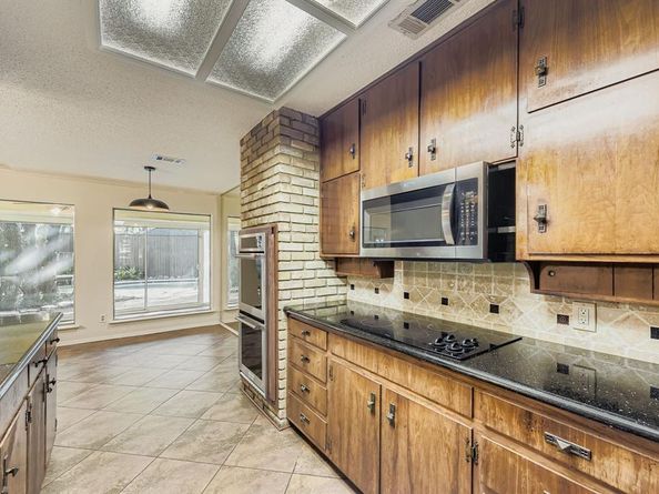 3106  Woodford Drive , Arlington Texas 76013