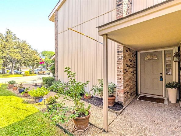 1805  Lakecrest Court , Carrollton Texas 75006