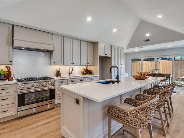 6019  Daven Oaks Drive , Dallas Texas 75248