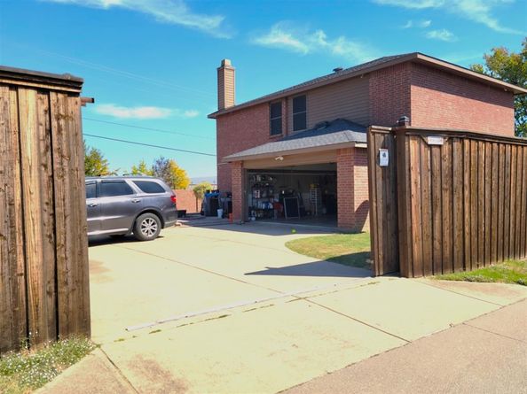 1003  Graystone Drive , Lancaster Texas 75134