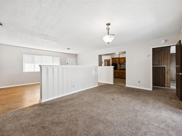 2739  Plaza Boulevard , Dallas Texas 75241