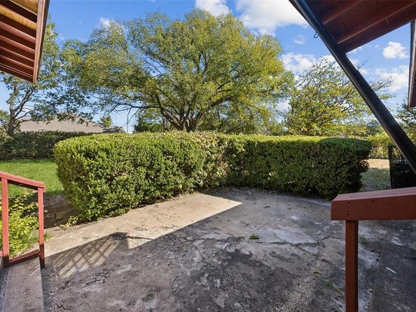 2739  Plaza Boulevard , Dallas Texas 75241