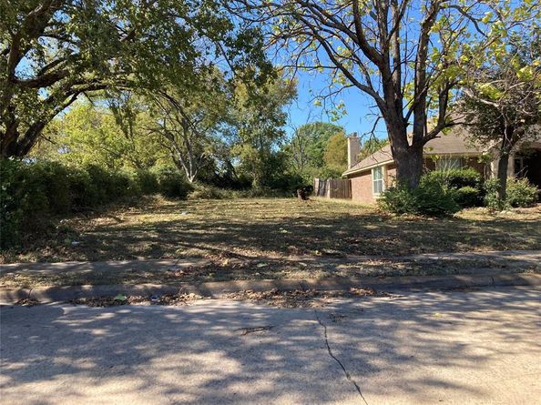 2739  Plaza Boulevard , Dallas Texas 75241