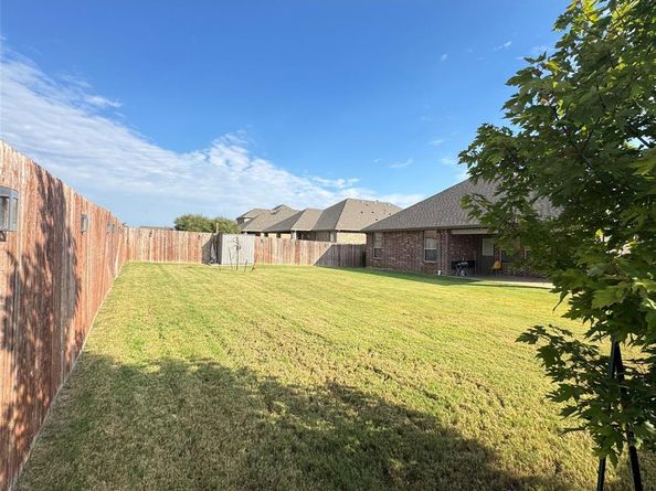 7522  Sweetwater Lane , Arlington Texas 76002