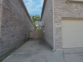 777  River Hill Lane , Fort Worth Texas 76114