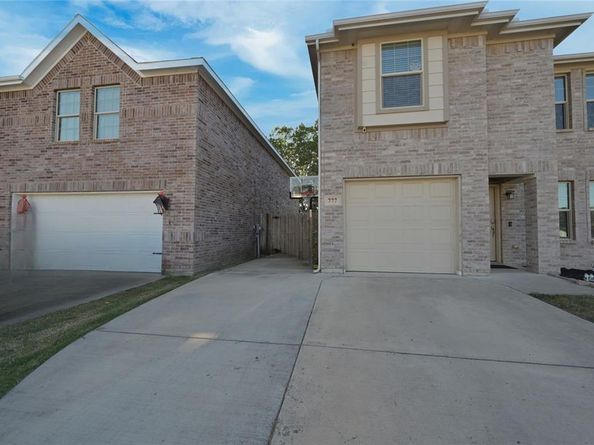 777  River Hill Lane , Fort Worth Texas 76114