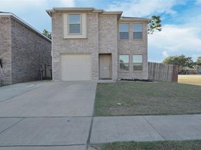 777  River Hill Lane , Fort Worth Texas 76114