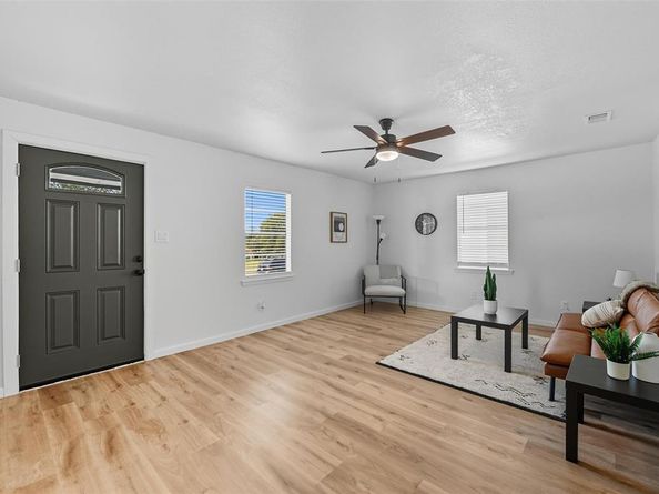 1830  San Antonio Street , Grand Prairie Texas 75051
