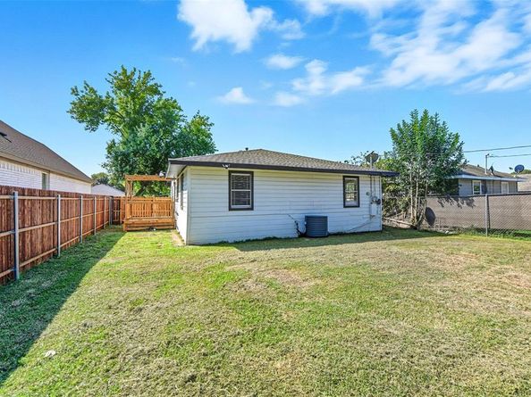 1830  San Antonio Street , Grand Prairie Texas 75051