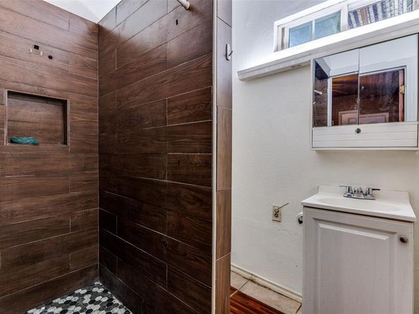 2833  Falls Drive , Dallas Texas 75211