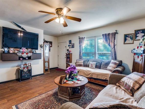 2833  Falls Drive , Dallas Texas 75211