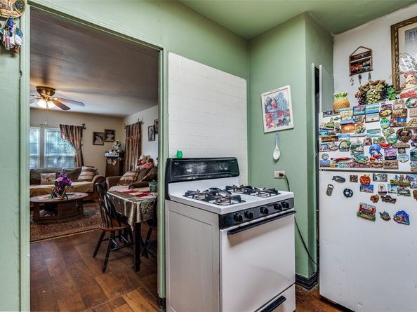 2833  Falls Drive , Dallas Texas 75211