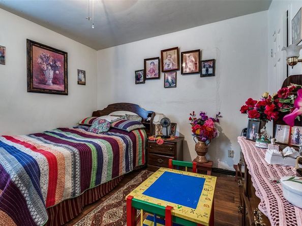 2833  Falls Drive , Dallas Texas 75211