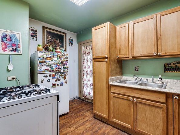 2833  Falls Drive , Dallas Texas 75211