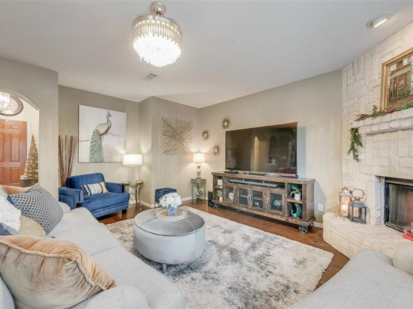 4304  Lone Oak Drive , Mansfield Texas 76063