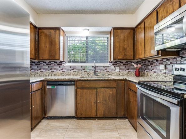 2040  Fleur De Lis Court  , Arlington Texas 76012