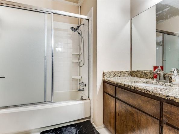 2040  Fleur De Lis Court  , Arlington Texas 76012