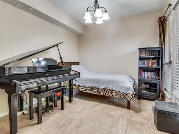 2040  Fleur De Lis Court  , Arlington Texas 76012