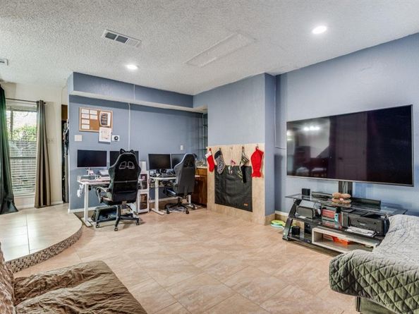 2040  Fleur De Lis Court  , Arlington Texas 76012