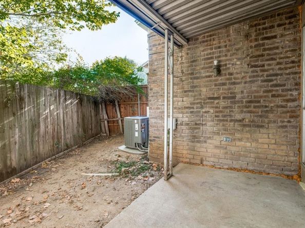 2040  Fleur De Lis Court  , Arlington Texas 76012