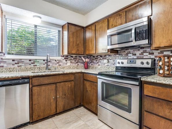 2040  Fleur De Lis Court  , Arlington Texas 76012