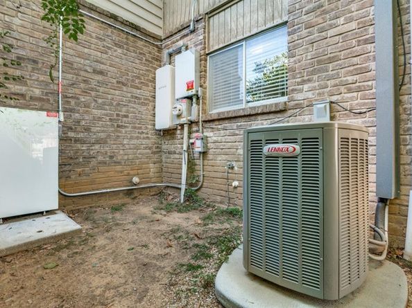 2040  Fleur De Lis Court  , Arlington Texas 76012