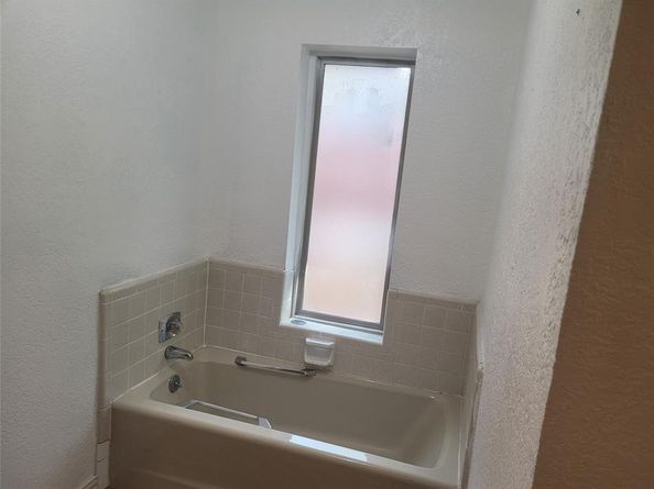 511  Washington Drive , Arlington Texas 76011