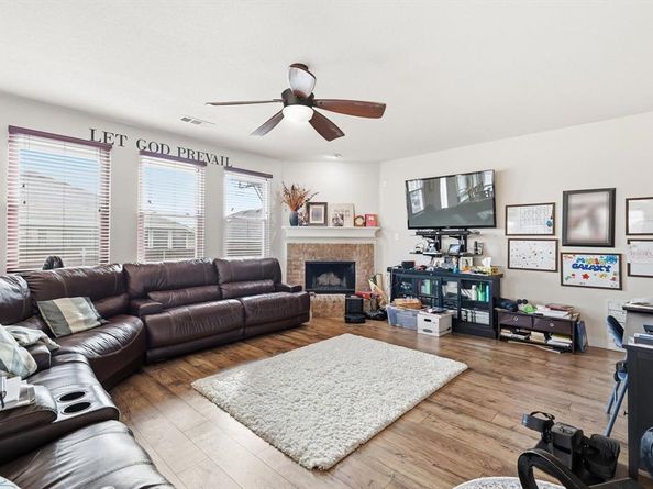 525  BENT OAK Drive , Fort Worth Texas 76131