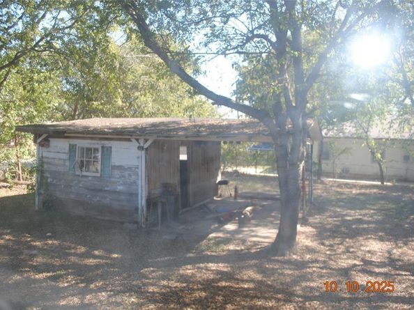 1660  Marsalis Road , Lancaster Texas 75134