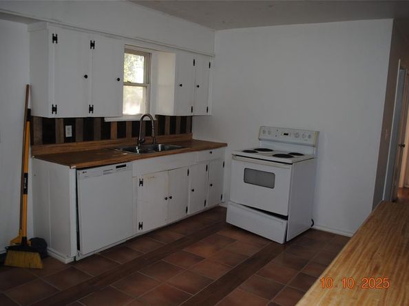 1660  Marsalis Road , Lancaster Texas 75134