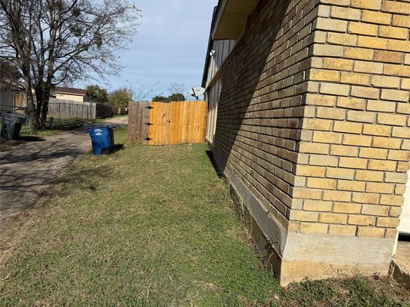 7167  Winterberry Drive , Dallas Texas 75249