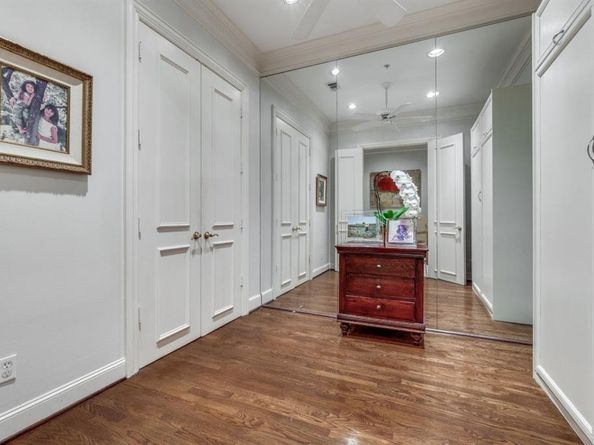 3535  Gillespie Street  408, Dallas Texas 75219