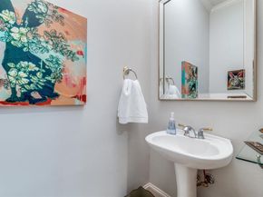 3535  Gillespie Street  408, Dallas Texas 75219