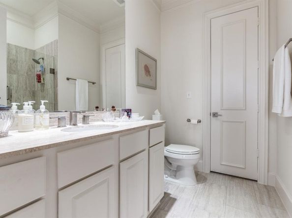 3535  Gillespie Street  408, Dallas Texas 75219