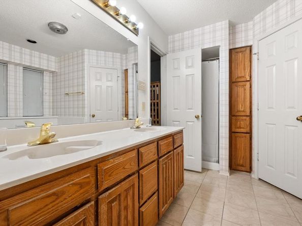 817  Fondren Drive , Arlington Texas 76001