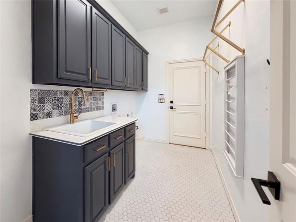 2206  Clearspring Drive N, Irving Texas 75063