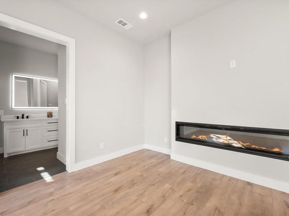 2770  Moffatt Avenue , Dallas Texas 75216