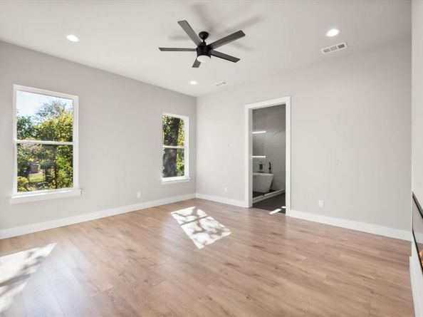 2770  Moffatt Avenue , Dallas Texas 75216