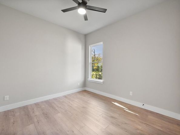 2770  Moffatt Avenue , Dallas Texas 75216