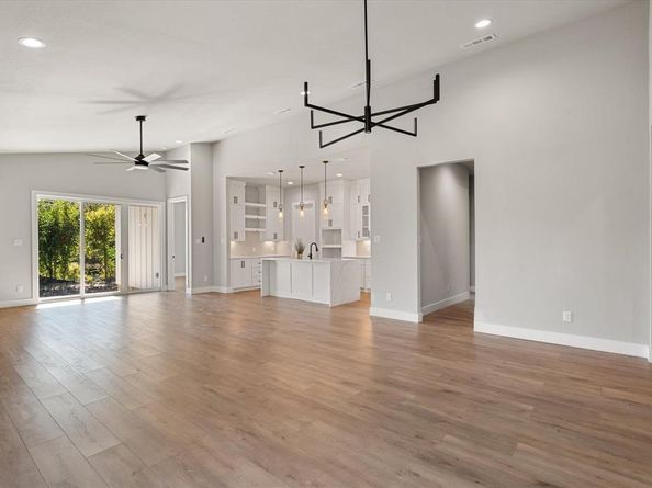 2770  Moffatt Avenue , Dallas Texas 75216