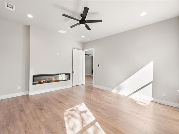 2770  Moffatt Avenue , Dallas Texas 75216