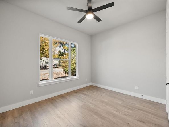 2770  Moffatt Avenue , Dallas Texas 75216