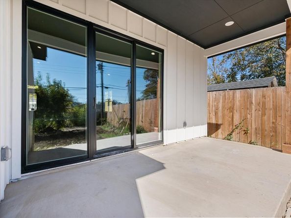 2770  Moffatt Avenue , Dallas Texas 75216