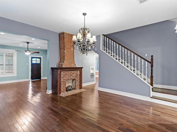 715 S Barnett Avenue , Dallas Texas 75211