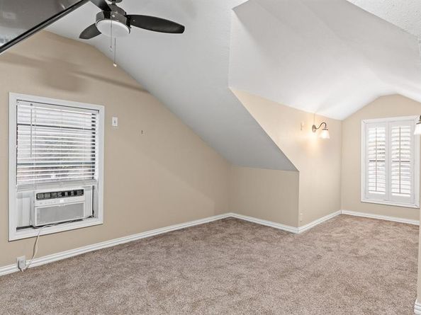 715 S Barnett Avenue , Dallas Texas 75211