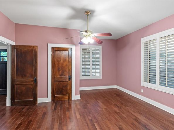 715 S Barnett Avenue , Dallas Texas 75211