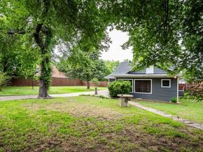 715 S Barnett Avenue , Dallas Texas 75211