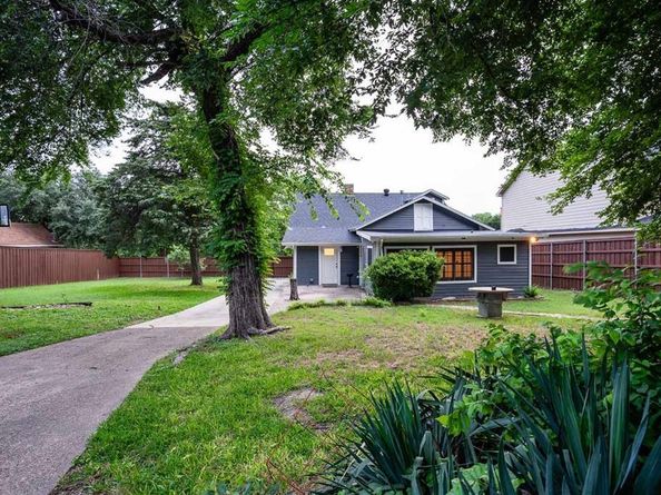 715 S Barnett Avenue , Dallas Texas 75211