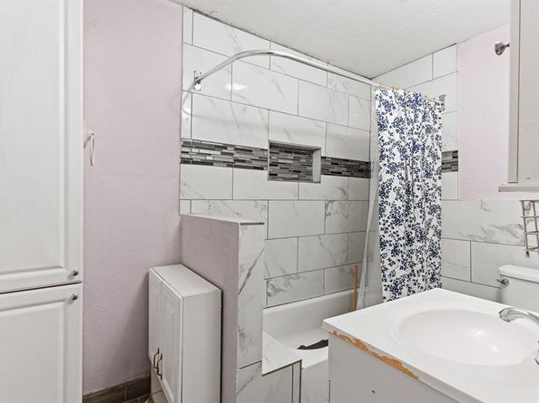 715 S Barnett Avenue , Dallas Texas 75211